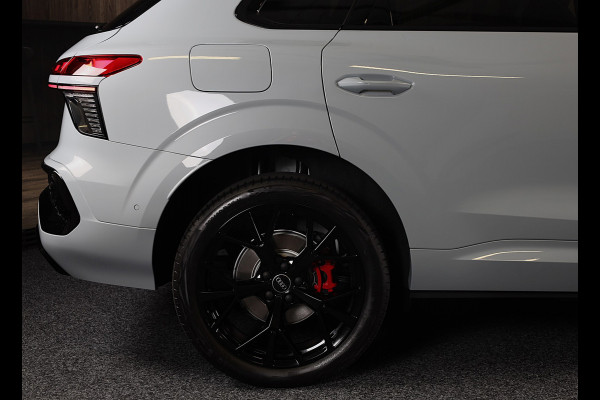 Audi Q3 1.5 200kW e-hybrid S Line / Head Up / Sonos / Memory / 360 Camera / Acc / Lane Assist / Dode Hoek / Open Pano / 20 Inch