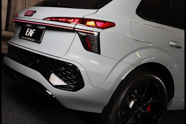 Audi Q3 1.5 200kW e-hybrid S Line / Head Up / Sonos / Memory / 360 Camera / Acc / Lane Assist / Dode Hoek / Open Pano / 20 Inch