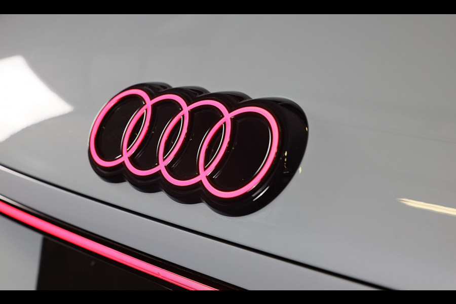 Audi Q3 1.5 200kW e-hybrid S Line / Head Up / Sonos / Memory / 360 Camera / Acc / Lane Assist / Dode Hoek / Open Pano / 20 Inch
