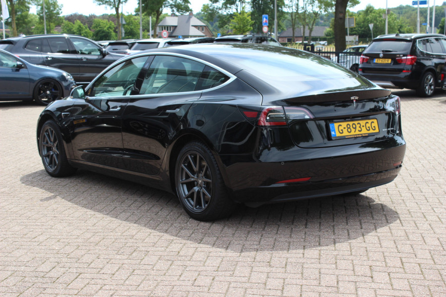 Tesla Model 3 Long Range AWD 75 kWh / SoH 86,8% / Trekhaak / Autopilot / Panoramadak / Camera / Premium Audio / 18'' / Leder / Stoel+Stuurverwarming / ACC
