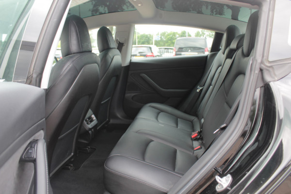 Tesla Model 3 Long Range AWD 75 kWh / SoH 86,8% / Trekhaak / Autopilot / Panoramadak / Camera / Premium Audio / 18'' / Leder / Stoel+Stuurverwarming / ACC
