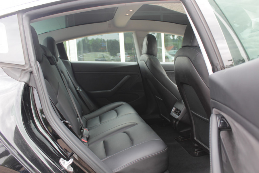 Tesla Model 3 Long Range AWD 75 kWh / SoH 86,8% / Trekhaak / Autopilot / Panoramadak / Camera / Premium Audio / 18'' / Leder / Stoel+Stuurverwarming / ACC