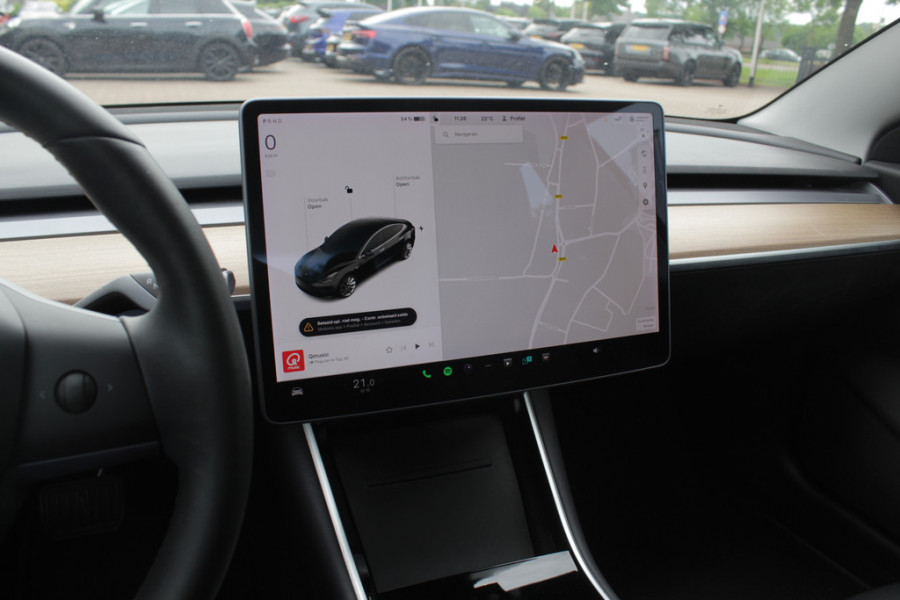 Tesla Model 3 Long Range AWD 75 kWh / SoH 86,8% / Trekhaak / Autopilot / Panoramadak / Camera / Premium Audio / 18'' / Leder / Stoel+Stuurverwarming / ACC