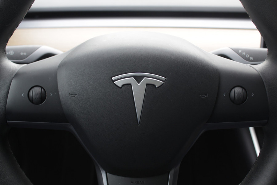 Tesla Model 3 Long Range AWD 75 kWh / SoH 86,8% / Trekhaak / Autopilot / Panoramadak / Camera / Premium Audio / 18'' / Leder / Stoel+Stuurverwarming / ACC