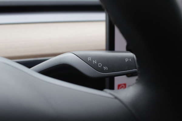 Tesla Model 3 Long Range AWD 75 kWh / SoH 86,8% / Trekhaak / Autopilot / Panoramadak / Camera / Premium Audio / 18'' / Leder / Stoel+Stuurverwarming / ACC