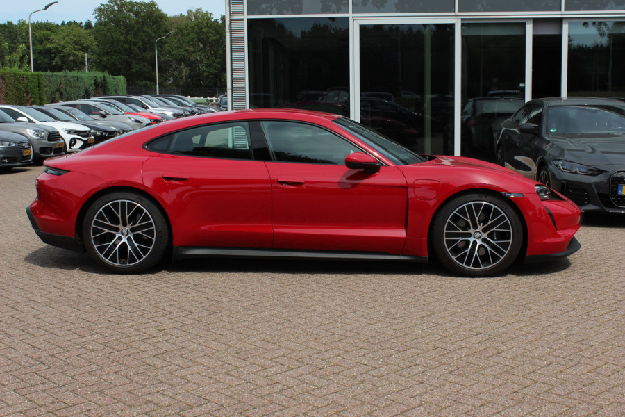 Porsche Taycan 79 kWh / SoH 92,4 % / 1e Eign. / Camera / Luchtvering / Sportchrono / 20'' / Leder / Comfortstoelen / CarPlay / Stoelverwarming / DAB / Cruise Control
