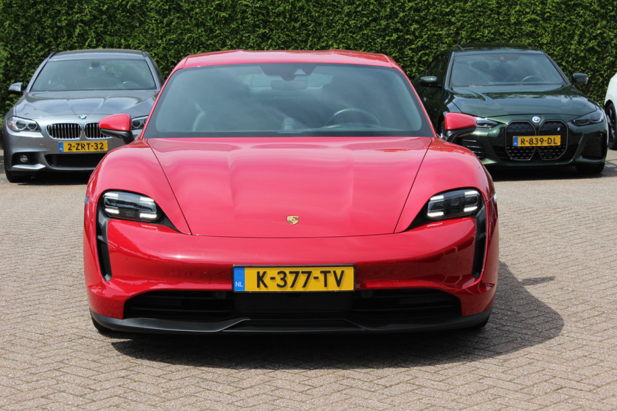 Porsche Taycan 79 kWh / SoH 92,4 % / 1e Eign. / Camera / Luchtvering / Sportchrono / 20'' / Leder / Comfortstoelen / CarPlay / Stoelverwarming / DAB / Cruise Control