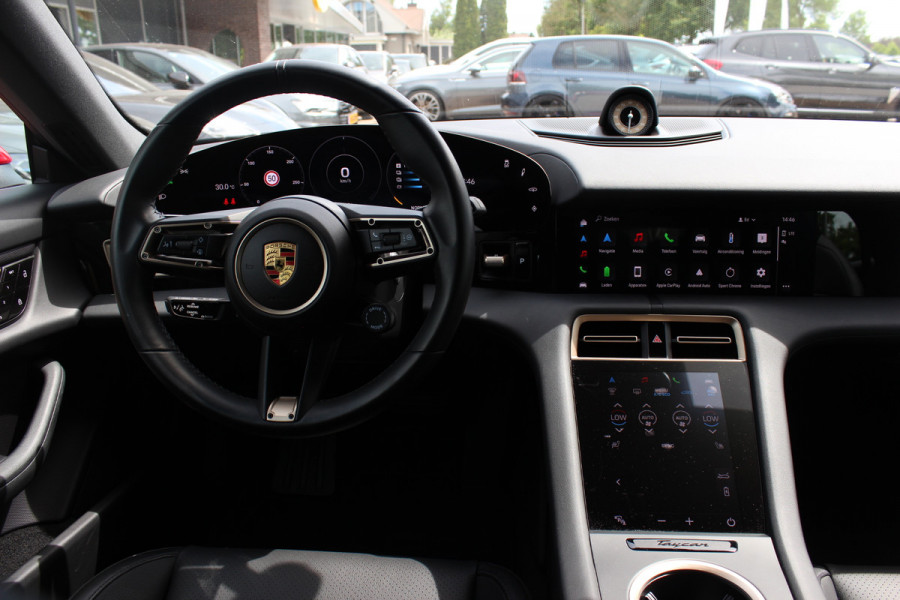 Porsche Taycan 79 kWh / SoH 92,4 % / 1e Eign. / Camera / Luchtvering / Sportchrono / 20'' / Leder / Comfortstoelen / CarPlay / Stoelverwarming / DAB / Cruise Control