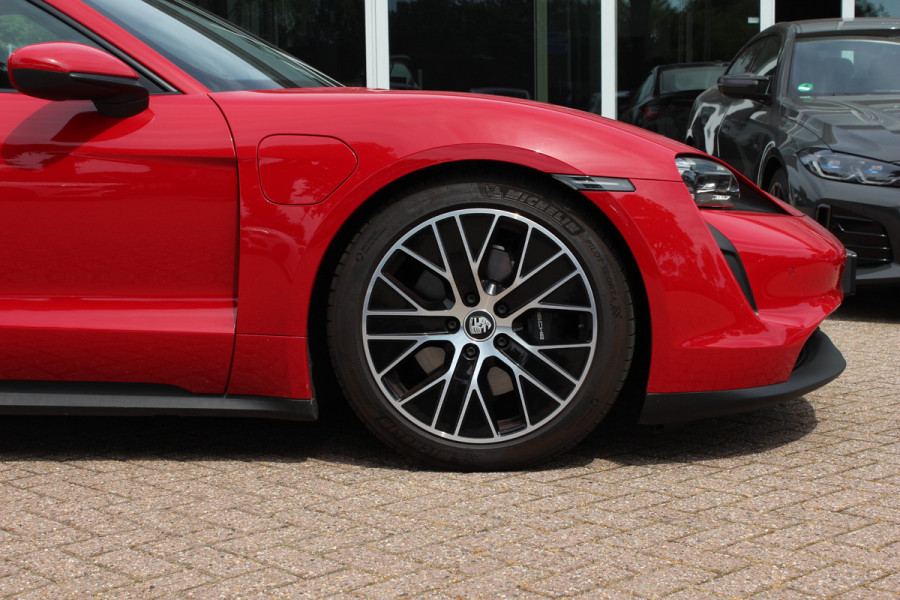 Porsche Taycan 79 kWh / SoH 92,4 % / 1e Eign. / Camera / Luchtvering / Sportchrono / 20'' / Leder / Comfortstoelen / CarPlay / Stoelverwarming / DAB / Cruise Control