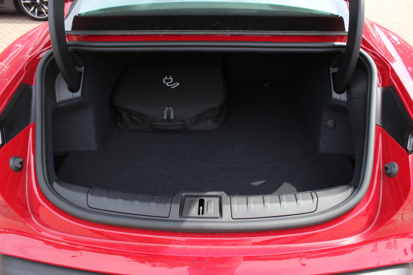Porsche Taycan 79 kWh / SoH 92,4 % / 1e Eign. / Camera / Luchtvering / Sportchrono / 20'' / Leder / Comfortstoelen / CarPlay / Stoelverwarming / DAB / Cruise Control