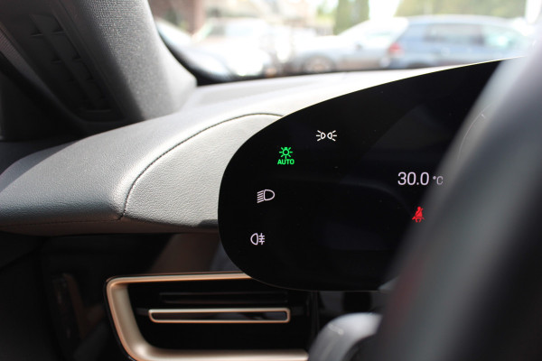 Porsche Taycan 79 kWh / SoH 92,4 % / 1e Eign. / Camera / Luchtvering / Sportchrono / 20'' / Leder / Comfortstoelen / CarPlay / Stoelverwarming / DAB / Cruise Control