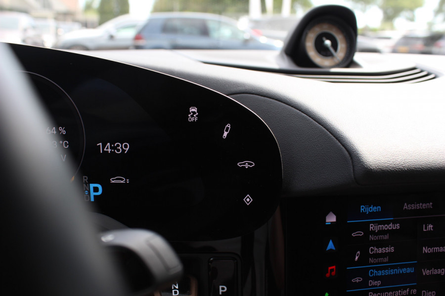 Porsche Taycan 79 kWh / SoH 92,4 % / 1e Eign. / Camera / Luchtvering / Sportchrono / 20'' / Leder / Comfortstoelen / CarPlay / Stoelverwarming / DAB / Cruise Control