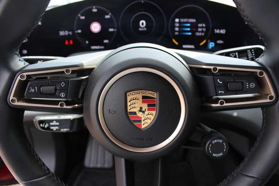 Porsche Taycan 79 kWh / SoH 92,4 % / 1e Eign. / Camera / Luchtvering / Sportchrono / 20'' / Leder / Comfortstoelen / CarPlay / Stoelverwarming / DAB / Cruise Control