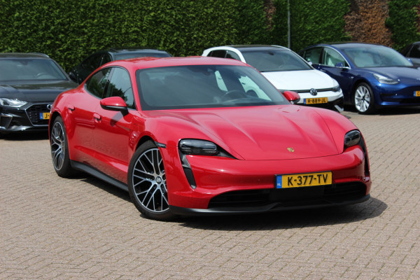 Porsche Taycan 79 kWh / SoH 92,4 % / 1e Eign. / Camera / Luchtvering / Sportchrono / 20'' / Leder / Comfortstoelen / CarPlay / Stoelverwarming / DAB / Cruise Control