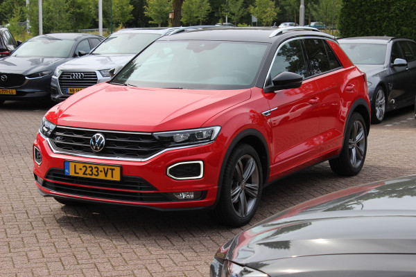 Volkswagen T-Roc 1.5 TSI Sport Business R / Camera / CarPlay / Virtual Cockpit / Sportstoelen / 18'' / LED / DAB / ACC