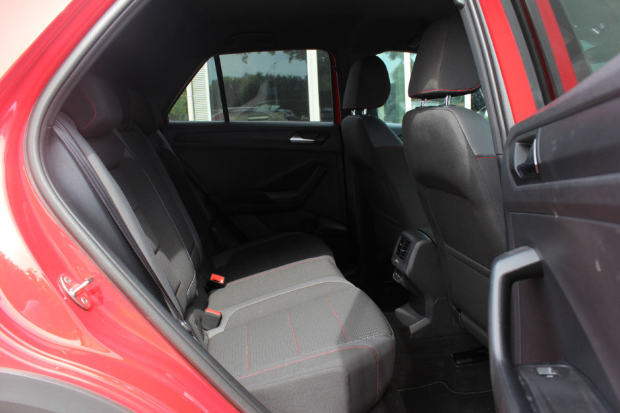 Volkswagen T-Roc 1.5 TSI Sport Business R / Camera / CarPlay / Virtual Cockpit / Sportstoelen / 18'' / LED / DAB / ACC
