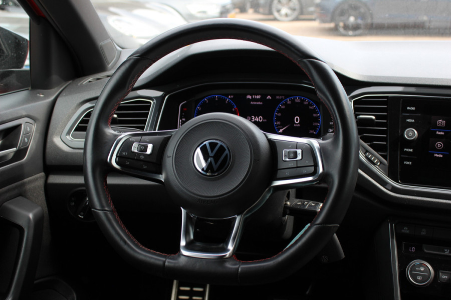 Volkswagen T-Roc 1.5 TSI Sport Business R / Camera / CarPlay / Virtual Cockpit / Sportstoelen / 18'' / LED / DAB / ACC