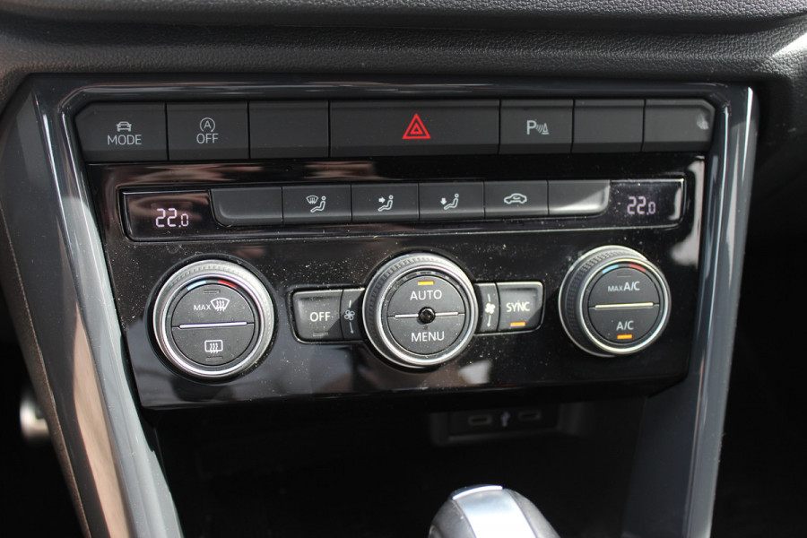 Volkswagen T-Roc 1.5 TSI Sport Business R / Camera / CarPlay / Virtual Cockpit / Sportstoelen / 18'' / LED / DAB / ACC
