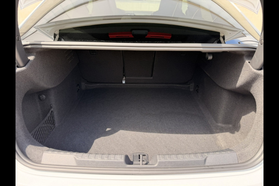 Audi A3 Limousine 35 TFSI S-Line S-tronic 19' OZ B&O HUD Sfeerverlichting