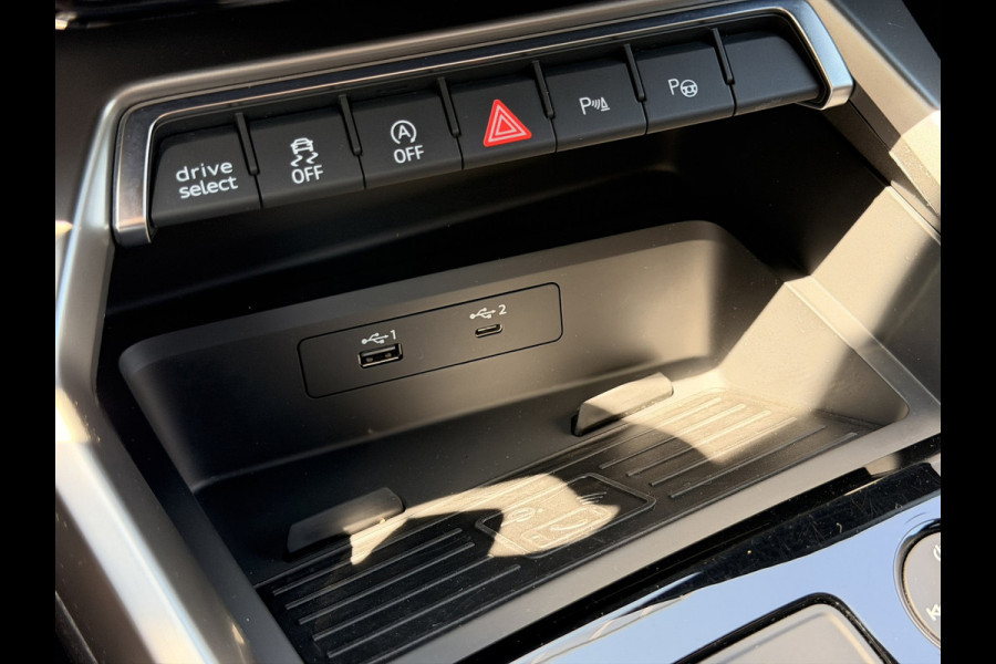 Audi A3 Limousine 35 TFSI S-Line S-tronic 19' OZ B&O HUD Sfeerverlichting