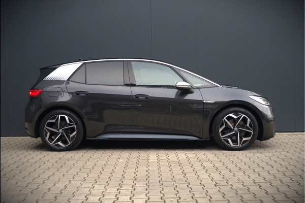 Volkswagen ID.3 First Plus 58 kWh | Stoelverwarming | Stuurverwarming | Camera | Adaptive Cruise Control | Navigatie | Keyless | Parkeersensoren | LED | Apple Carplay | NAP | SOH 93,02%
