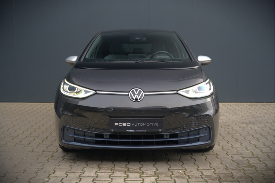 Volkswagen ID.3 First Plus 58 kWh | Stoelverwarming | Stuurverwarming | Camera | Adaptive Cruise Control | Navigatie | Keyless | Parkeersensoren | LED | Apple Carplay | NAP | SOH 93,02%