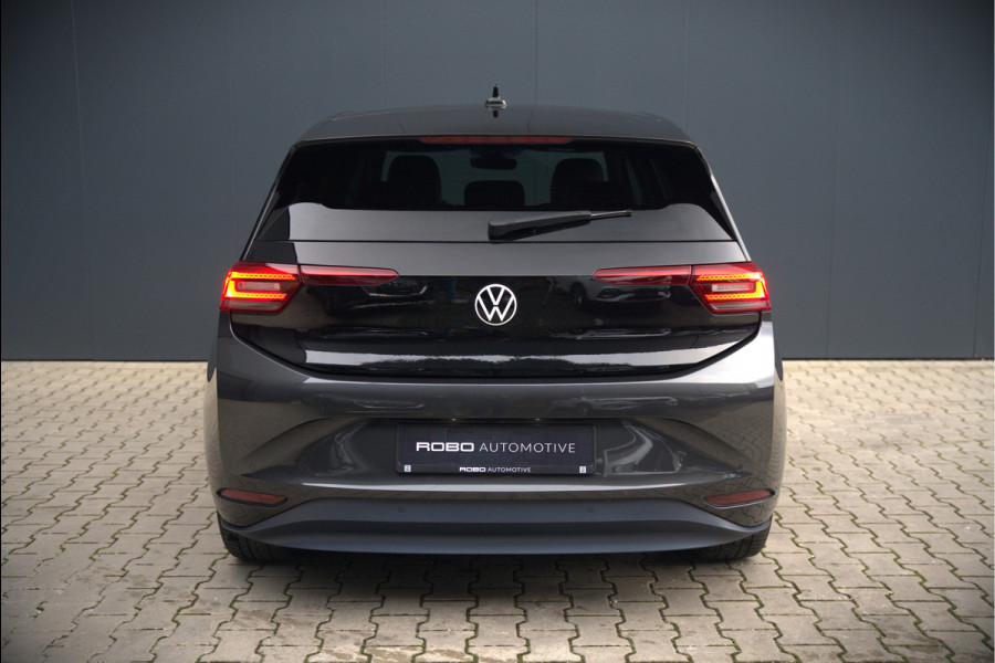 Volkswagen ID.3 First Plus 58 kWh | Stoelverwarming | Stuurverwarming | Camera | Adaptive Cruise Control | Navigatie | Keyless | Parkeersensoren | LED | Apple Carplay | NAP | SOH 93,02%