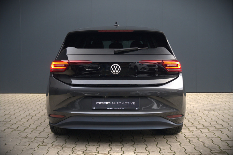 Volkswagen ID.3 First Plus 58 kWh | Stoelverwarming | Stuurverwarming | Camera | Adaptive Cruise Control | Navigatie | Keyless | Parkeersensoren | LED | Apple Carplay | NAP | SOH 93,02%
