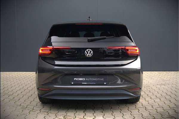 Volkswagen ID.3 First Plus 58 kWh | Stoelverwarming | Stuurverwarming | Camera | Adaptive Cruise Control | Navigatie | Keyless | Parkeersensoren | LED | Apple Carplay | NAP | SOH 93,02%