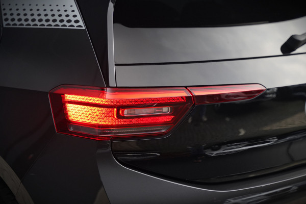 Volkswagen ID.3 First Plus 58 kWh | Stoelverwarming | Stuurverwarming | Camera | Adaptive Cruise Control | Navigatie | Keyless | Parkeersensoren | LED | Apple Carplay | NAP | SOH 93,02%