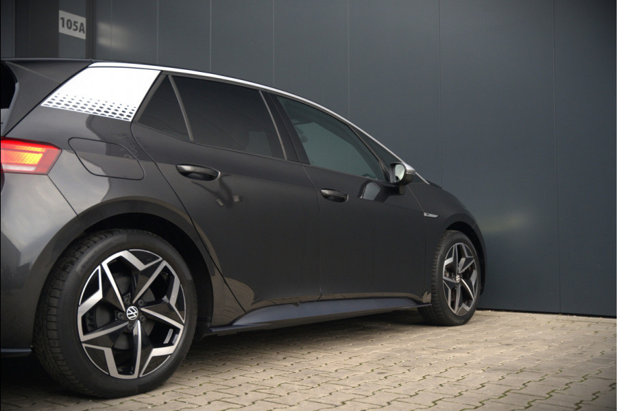 Volkswagen ID.3 First Plus 58 kWh | Stoelverwarming | Stuurverwarming | Camera | Adaptive Cruise Control | Navigatie | Keyless | Parkeersensoren | LED | Apple Carplay | NAP | SOH 93,02%