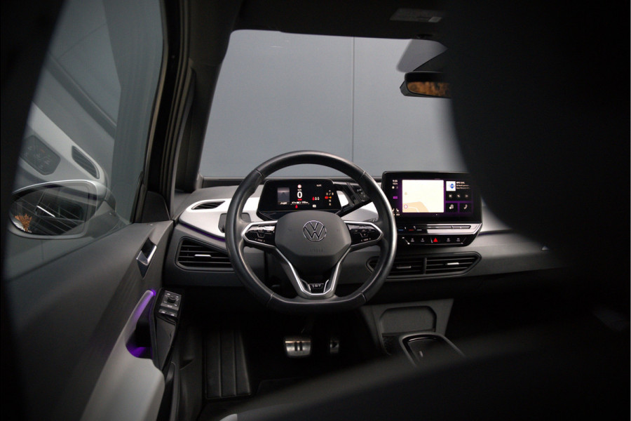 Volkswagen ID.3 First Plus 58 kWh | Stoelverwarming | Stuurverwarming | Camera | Adaptive Cruise Control | Navigatie | Keyless | Parkeersensoren | LED | Apple Carplay | NAP | SOH 93,02%