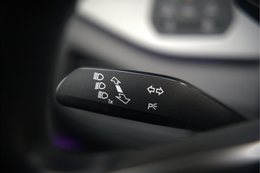 Volkswagen ID.3 First Plus 58 kWh | Stoelverwarming | Stuurverwarming | Camera | Adaptive Cruise Control | Navigatie | Keyless | Parkeersensoren | LED | Apple Carplay | NAP | SOH 93,02%