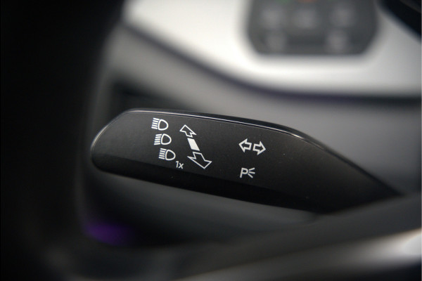 Volkswagen ID.3 First Plus 58 kWh | Stoelverwarming | Stuurverwarming | Camera | Adaptive Cruise Control | Navigatie | Keyless | Parkeersensoren | LED | Apple Carplay | NAP | SOH 93,02%