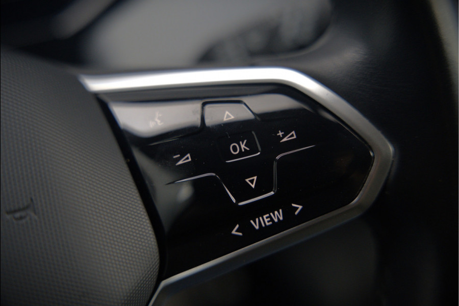 Volkswagen ID.3 First Plus 58 kWh | Stoelverwarming | Stuurverwarming | Camera | Adaptive Cruise Control | Navigatie | Keyless | Parkeersensoren | LED | Apple Carplay | NAP | SOH 93,02%