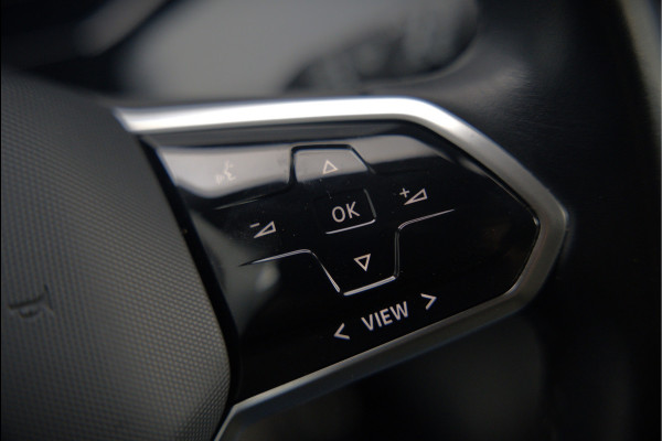 Volkswagen ID.3 First Plus 58 kWh | Stoelverwarming | Stuurverwarming | Camera | Adaptive Cruise Control | Navigatie | Keyless | Parkeersensoren | LED | Apple Carplay | NAP | SOH 93,02%