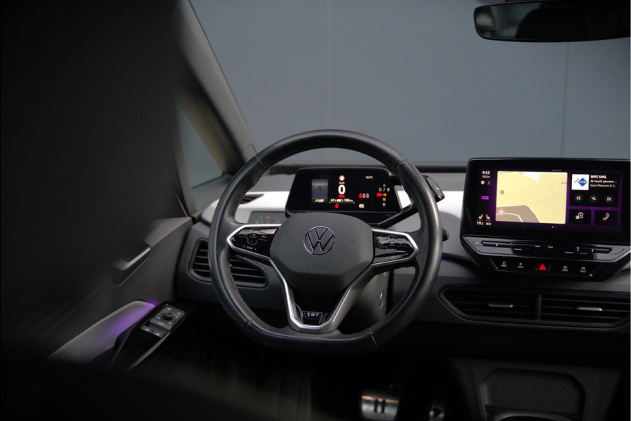 Volkswagen ID.3 First Plus 58 kWh | Stoelverwarming | Stuurverwarming | Camera | Adaptive Cruise Control | Navigatie | Keyless | Parkeersensoren | LED | Apple Carplay | NAP | SOH 93,02%