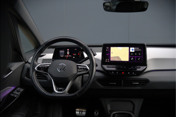 Volkswagen ID.3 First Plus 58 kWh | Stoelverwarming | Stuurverwarming | Camera | Adaptive Cruise Control | Navigatie | Keyless | Parkeersensoren | LED | Apple Carplay | NAP | SOH 93,02%