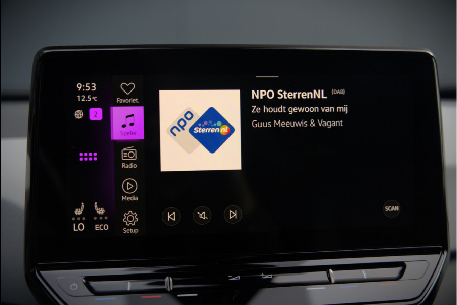 Volkswagen ID.3 First Plus 58 kWh | Stoelverwarming | Stuurverwarming | Camera | Adaptive Cruise Control | Navigatie | Keyless | Parkeersensoren | LED | Apple Carplay | NAP | SOH 93,02%