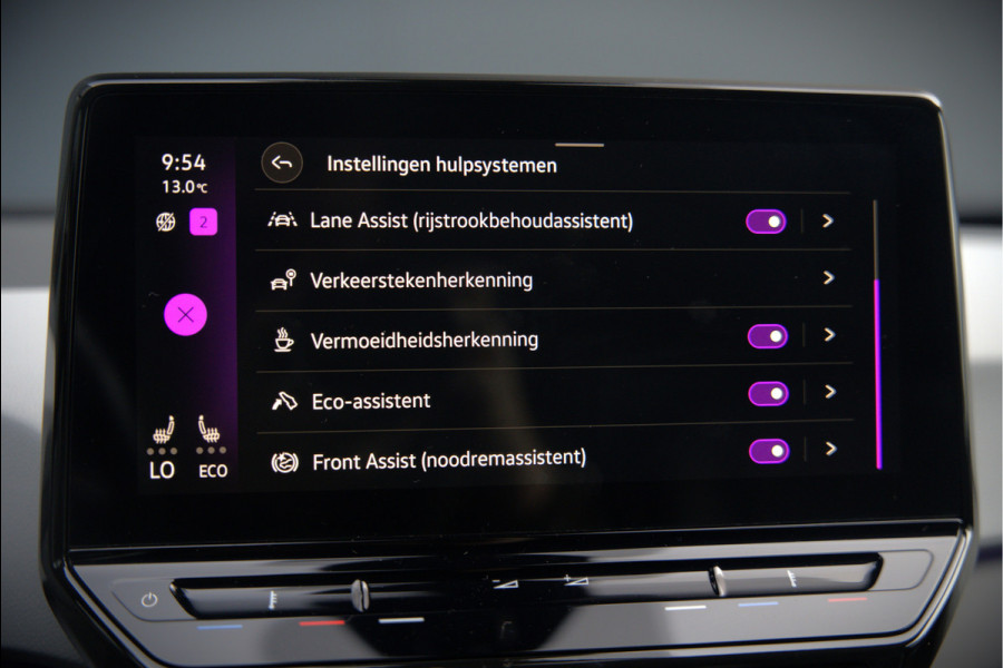 Volkswagen ID.3 First Plus 58 kWh | Stoelverwarming | Stuurverwarming | Camera | Adaptive Cruise Control | Navigatie | Keyless | Parkeersensoren | LED | Apple Carplay | NAP | SOH 93,02%