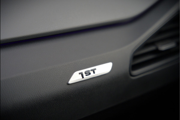 Volkswagen ID.3 First Plus 58 kWh | Stoelverwarming | Stuurverwarming | Camera | Adaptive Cruise Control | Navigatie | Keyless | Parkeersensoren | LED | Apple Carplay | NAP | SOH 93,02%