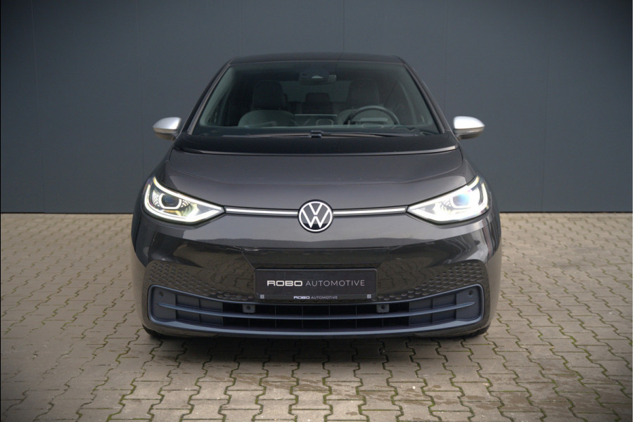 Volkswagen ID.3 First Plus 58 kWh | Stoelverwarming | Stuurverwarming | Camera | Adaptive Cruise Control | Navigatie | Keyless | Parkeersensoren | LED | Apple Carplay | NAP | SOH 93,02%