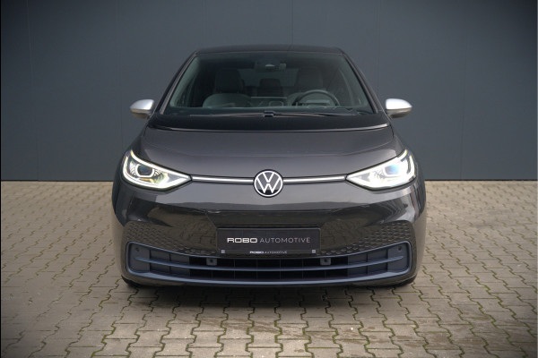 Volkswagen ID.3 First Plus 58 kWh | Stoelverwarming | Stuurverwarming | Camera | Adaptive Cruise Control | Navigatie | Keyless | Parkeersensoren | LED | Apple Carplay | NAP | SOH 93,02%