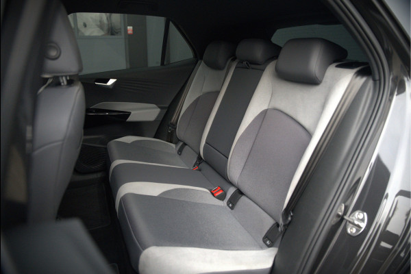 Volkswagen ID.3 First Plus 58 kWh | Stoelverwarming | Stuurverwarming | Camera | Adaptive Cruise Control | Navigatie | Keyless | Parkeersensoren | LED | Apple Carplay | NAP | SOH 93,02%
