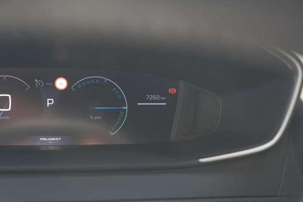 Peugeot e-2008 EV Allure Avantage 54 kWh | 11 KW Lader | Apple Carplay | Parkeersensoren