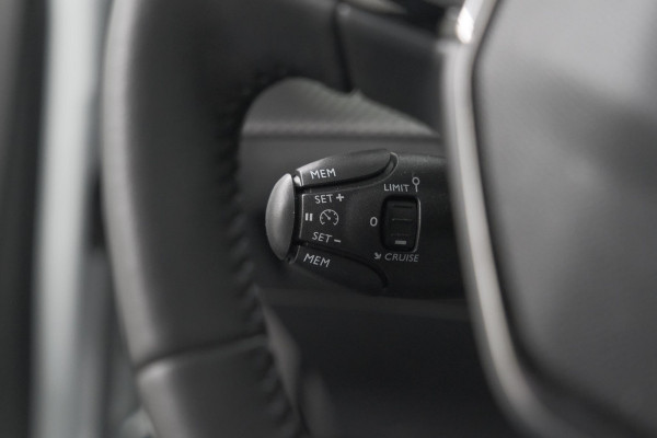 Peugeot 2008 Hybrid 145 Allure | Apple Carplay | Climate Control | Parkeersensoren Voor + Achter