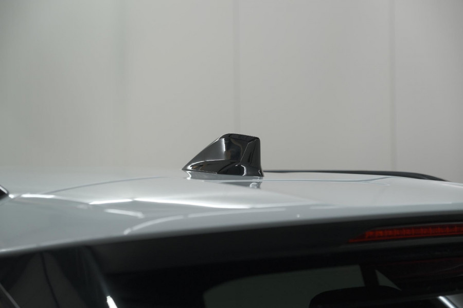 Peugeot 2008 Hybrid 145 Allure | Apple Carplay | Climate Control | Parkeersensoren Voor + Achter