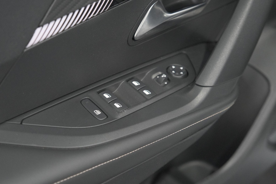 Peugeot 2008 Hybrid 145 Allure | Apple Carplay | Climate Control | Parkeersensoren Voor + Achter