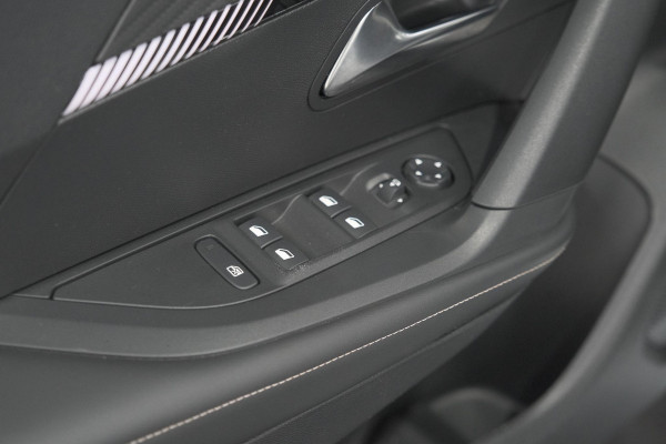 Peugeot 2008 Hybrid 145 Allure | Apple Carplay | Climate Control | Parkeersensoren Voor + Achter