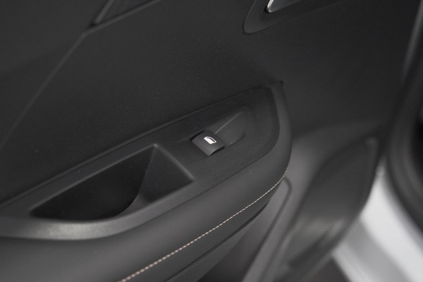 Peugeot 2008 Hybrid 145 Allure | Apple Carplay | Climate Control | Parkeersensoren Voor + Achter